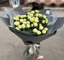 Букет Белые кустовые розы Солинеро в Мигулинской